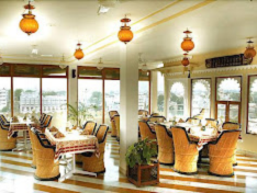 Jaiwana Haveli – Lake Facing Hotel