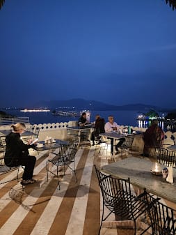 Jaiwana Haveli – Lake Facing Hotel