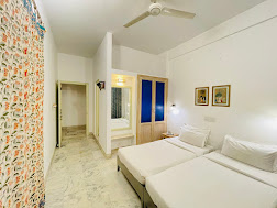 Jaiwana Haveli – Lake Facing Hotel