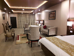 Maple Leaf Hotel